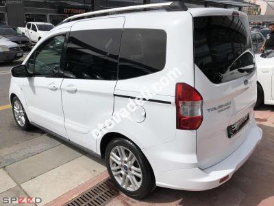 Ford Tourneo Courier 2018 1.5 TDCi Titanium