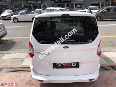 Ford Tourneo Courier 2018 1.5 TDCi Titanium