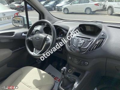 Ford Tourneo Courier 2018 1.5 TDCi Titanium
