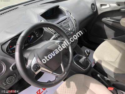 Ford Tourneo Courier 2018 1.5 TDCi Titanium