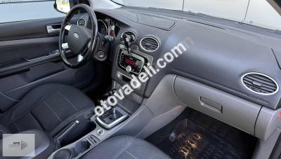 Ford Focus 2010 1.6 Titanium