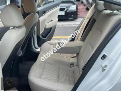 Hyundai Elantra 2017 1.6 CRDi Elite Plus