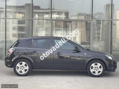 Opel Astra 2012 1.6 Essentia