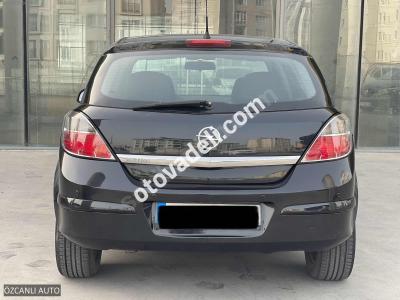 Opel Astra 2012 1.6 Essentia