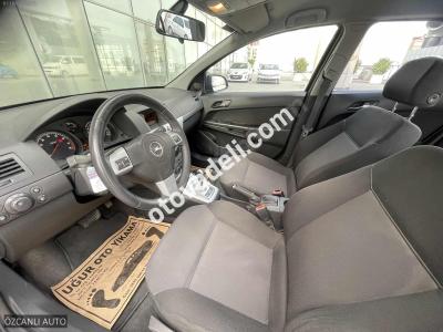 Opel Astra 2012 1.6 Essentia