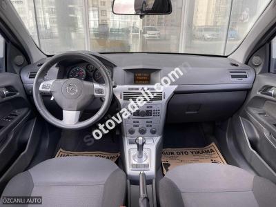 Opel Astra 2012 1.6 Essentia