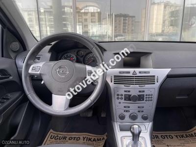 Opel Astra 2012 1.6 Essentia