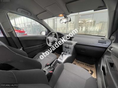 Opel Astra 2012 1.6 Essentia