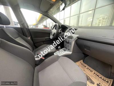 Opel Astra 2012 1.6 Essentia