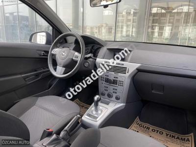 Opel Astra 2012 1.6 Essentia