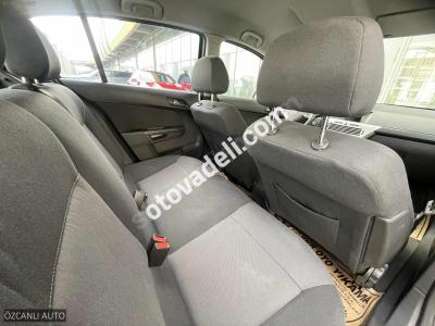 Opel Astra 2012 1.6 Essentia