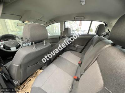 Opel Astra 2012 1.6 Essentia