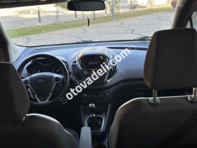 Ford Tourneo Courier 2023 1.5 TDCi Titanium Plus