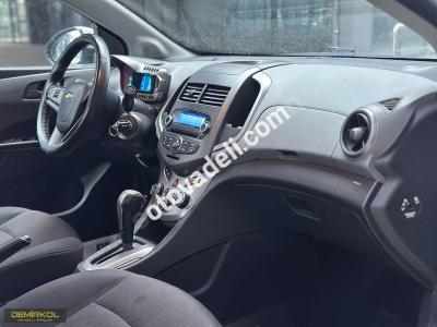 Chevrolet Aveo 2012 1.4 LT