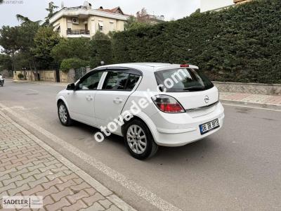 Opel Astra 2011 1.4 Essentia