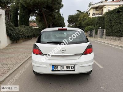 Opel Astra 2011 1.4 Essentia