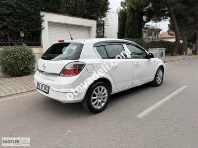 Opel Astra 2011 1.4 Essentia