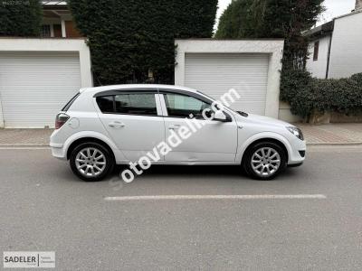 Opel Astra 2011 1.4 Essentia