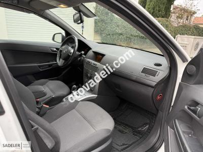 Opel Astra 2011 1.4 Essentia