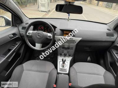 Opel Astra 2011 1.4 Essentia