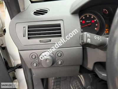 Opel Astra 2011 1.4 Essentia