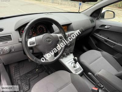 Opel Astra 2011 1.4 Essentia