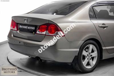 Honda Civic 2009 1.6i VTEC Dream
