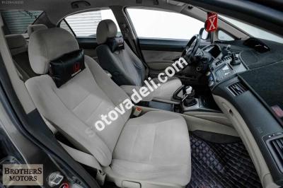Honda Civic 2009 1.6i VTEC Dream