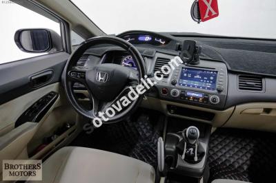 Honda Civic 2009 1.6i VTEC Dream
