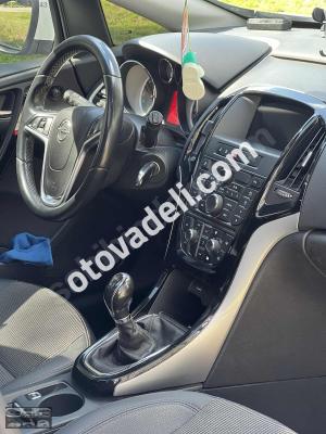Opel Astra 2014 1.6 CDTI Cosmo